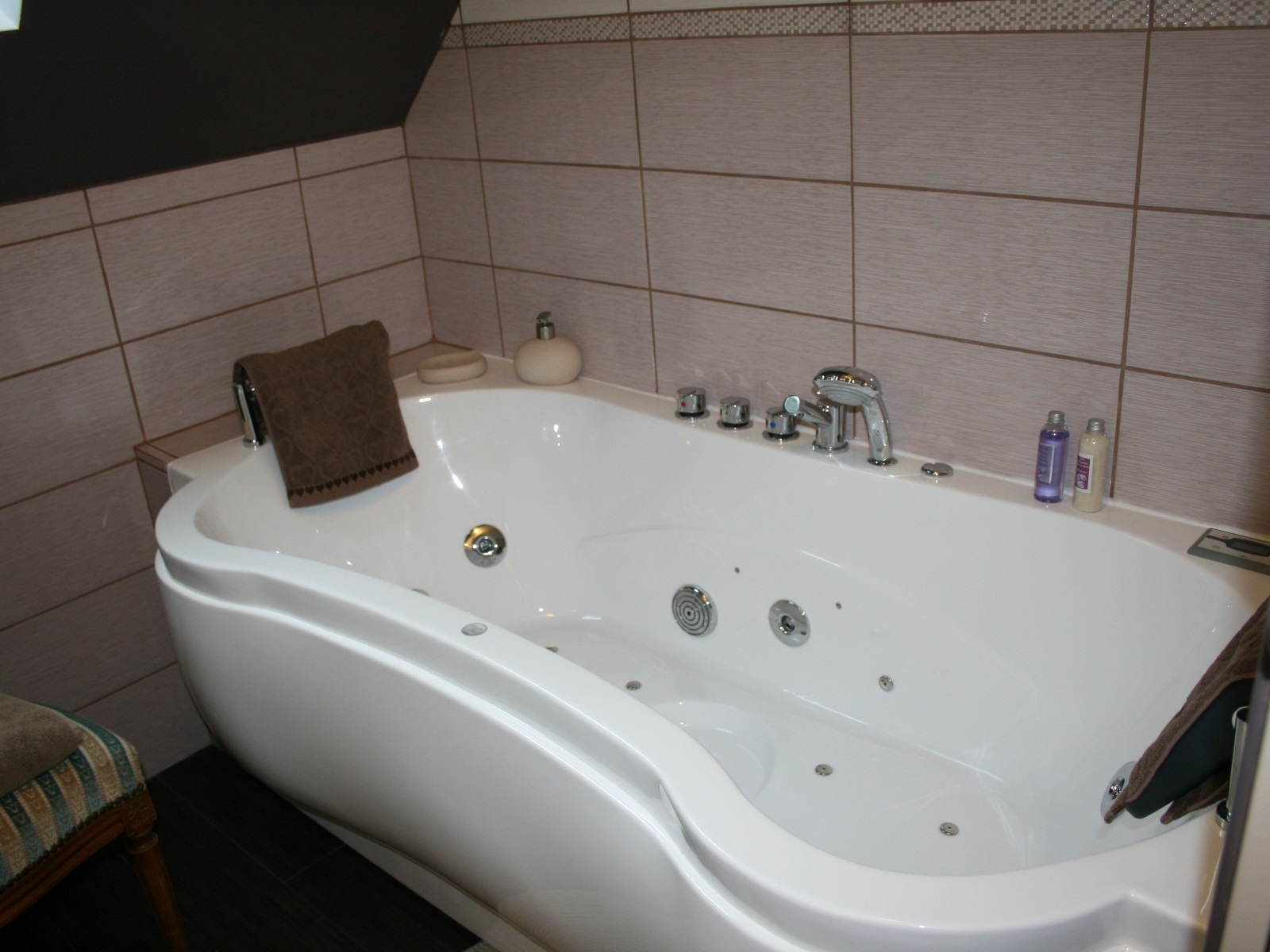 chambre-charme-guenrouet-baignoire-balneotherapie